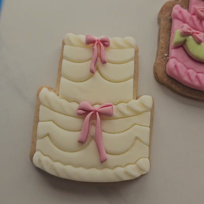 Cake with Mini Bow Fondant and Buttercream Stamp and Cutter Set