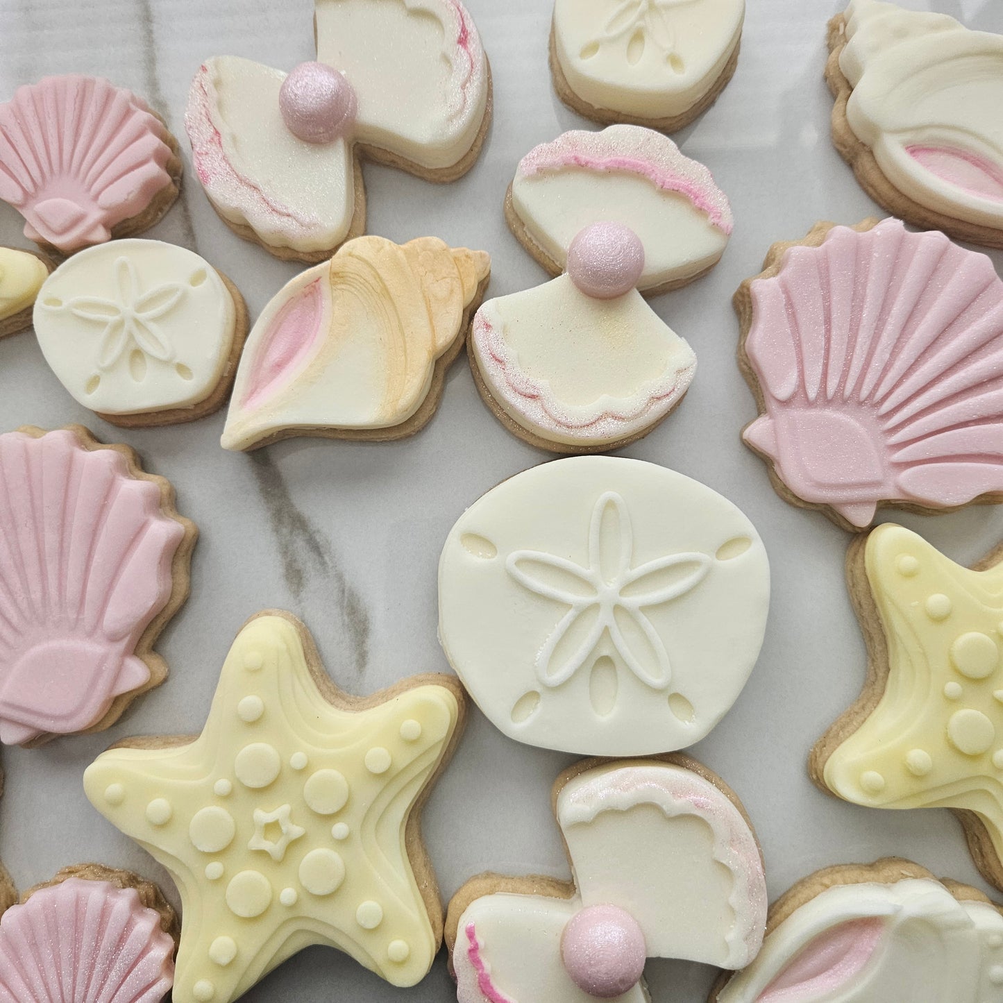 Clam with Pearl Fondant and Buttercream Stamp and Cutter Set
