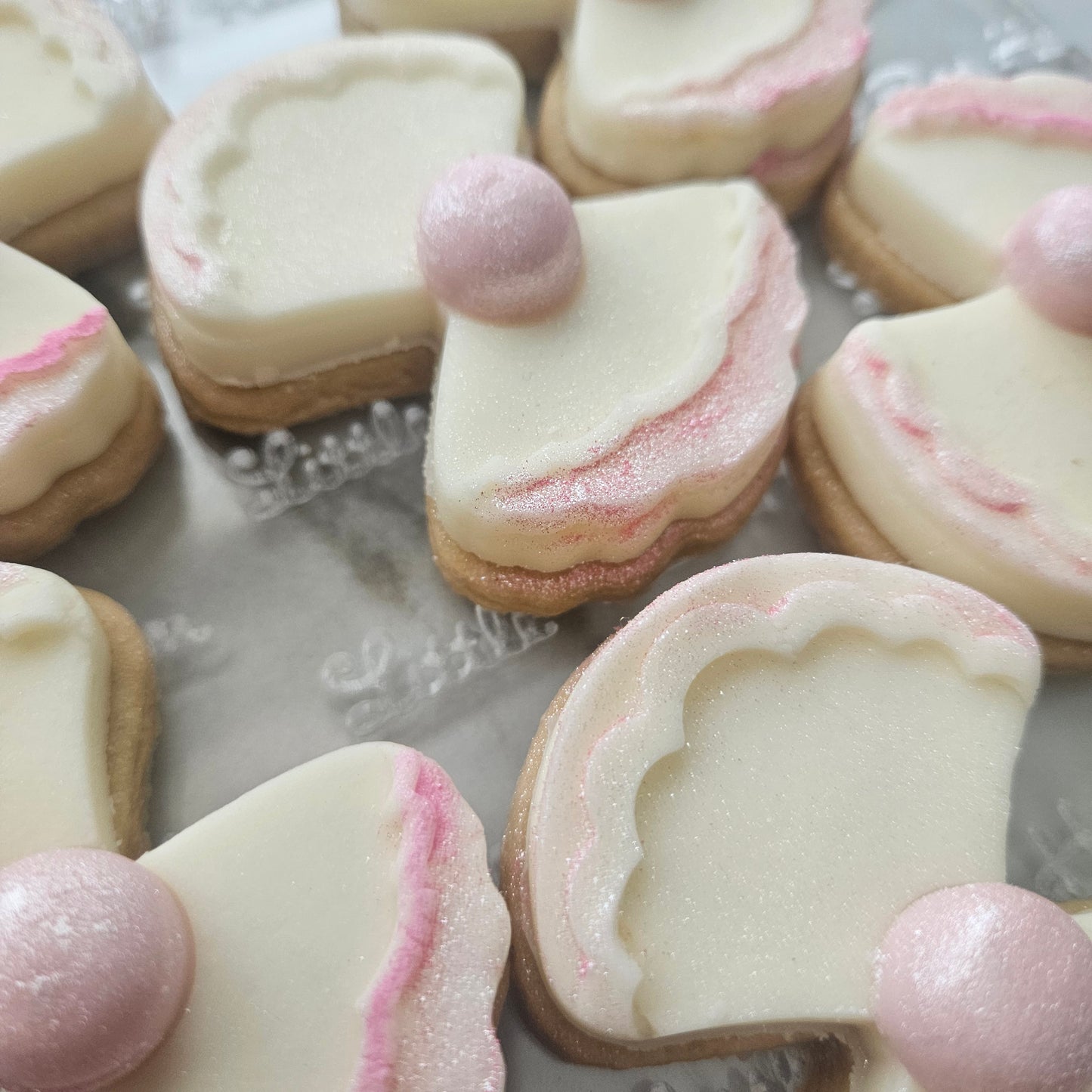 Clam with Pearl Fondant and Buttercream Stamp and Cutter Set