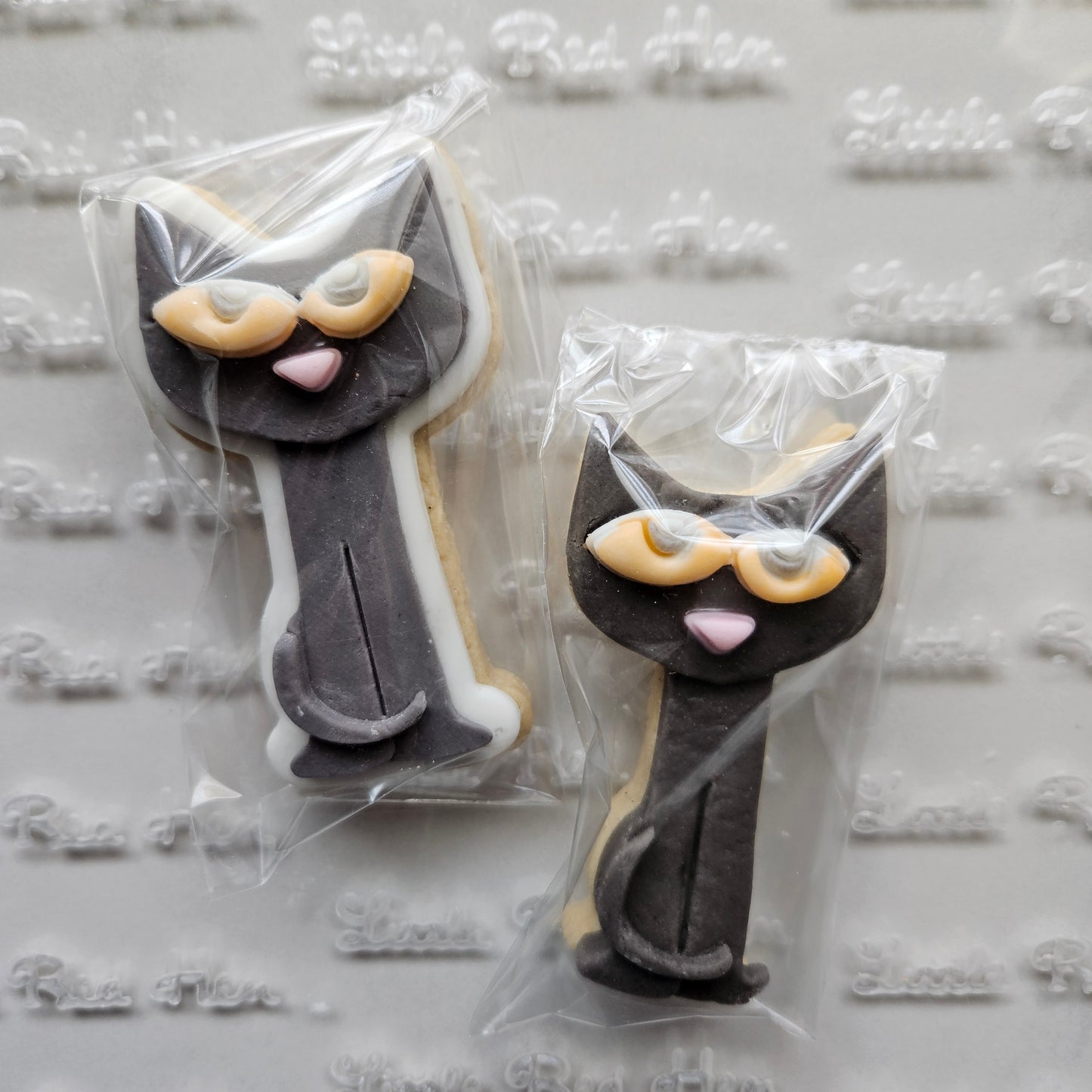 Pete the Cat Fondant and Buttercream Stamp and Cutter Set